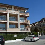 Apartman Divela 3 *