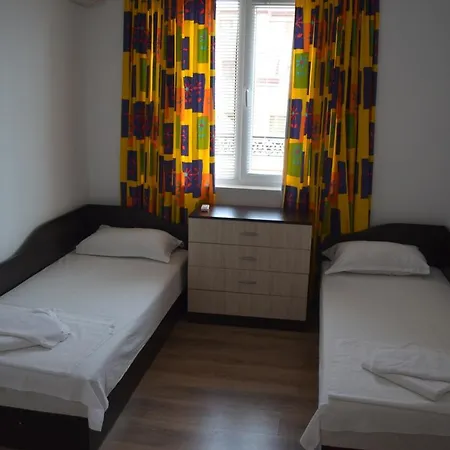 Apartment Divela 3 *