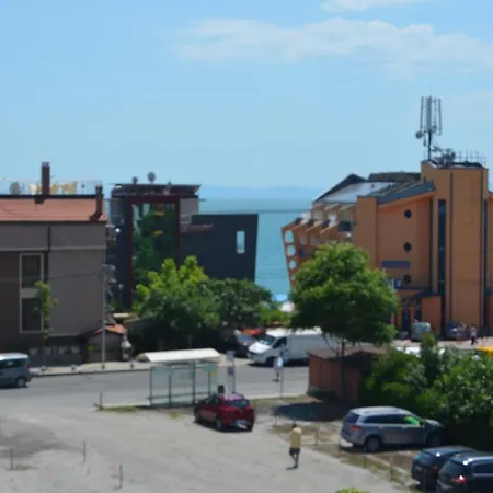 Apartment Divela 3 *