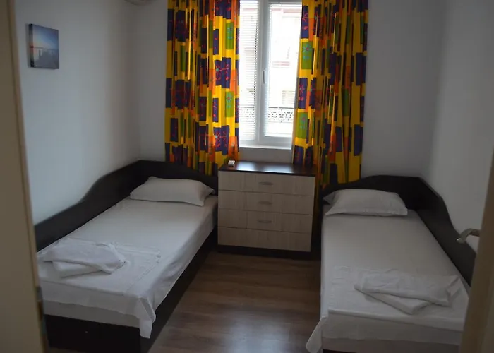 Apartment Divela 3 *