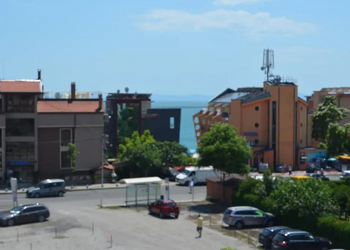 Apartment Divela 3 *